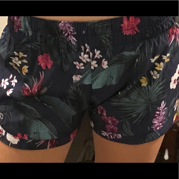 Gap Athletica Dri Fit Shorts - Picture 3 of 7